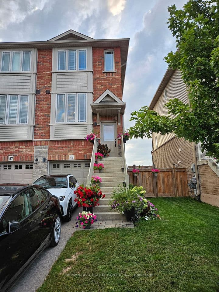 49 Edenrock Drive, Hamilton, ON L8E 0G6 – main photo