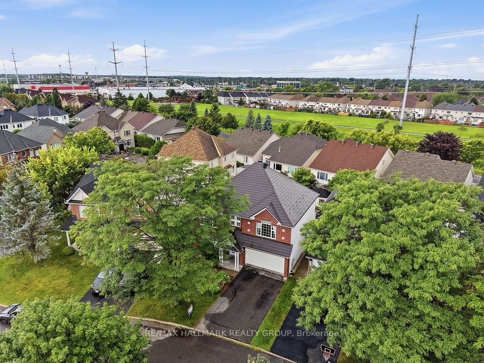 563 EVANGELINE Street, Orleans - Cumberland and Area, ON K4A 4G4 – photo 2