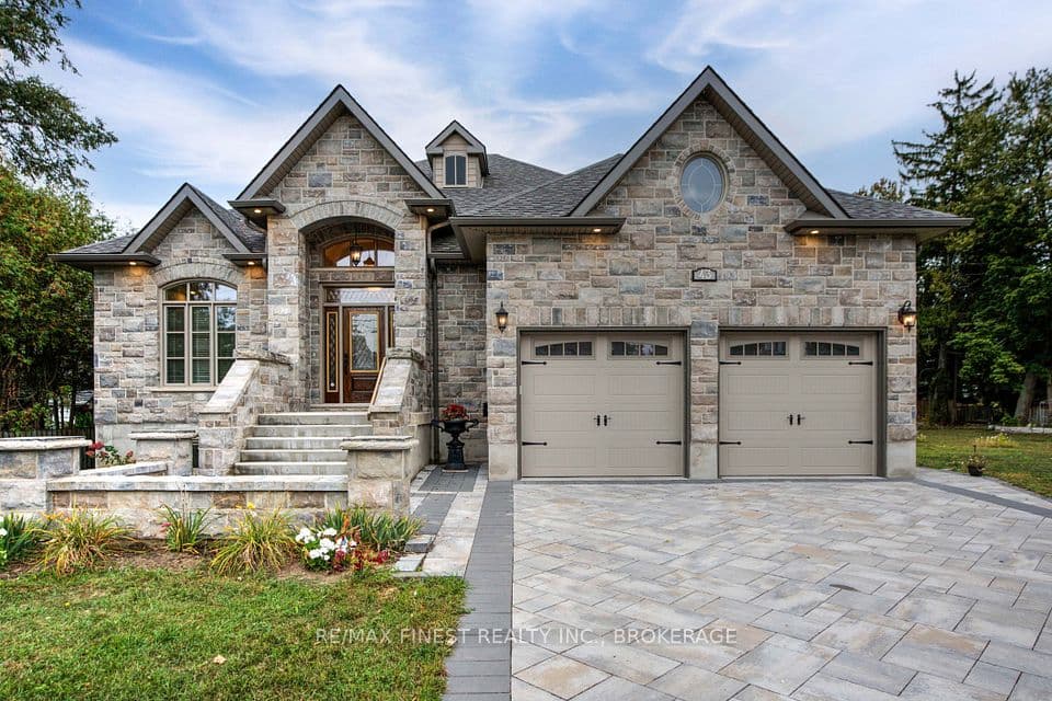 43 Crerar Boulevard, Kingston, ON K7M 3P7 – main photo