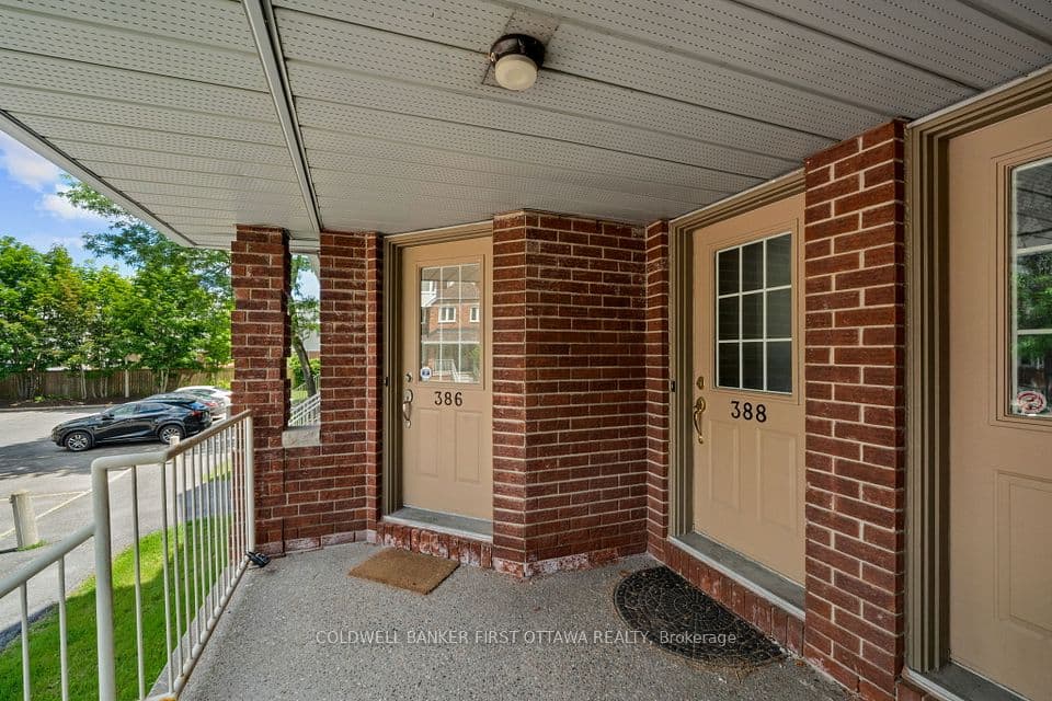386 Briston Private, Hunt Club - South Keys and Area, ON K1G 5R3 – photo 3