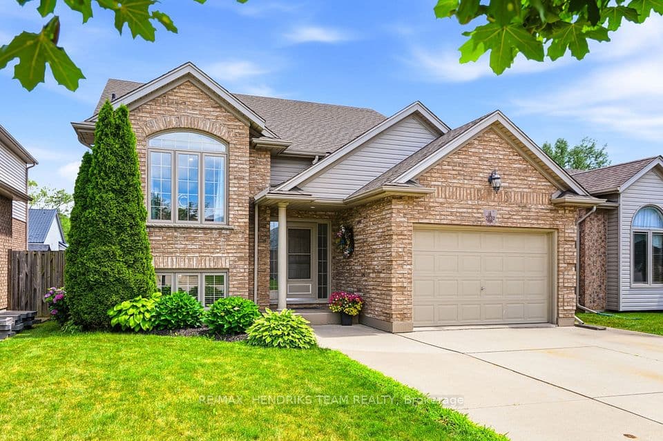 7032 Kelly Drive, Niagara Falls, ON L2H 3J9 – main photo