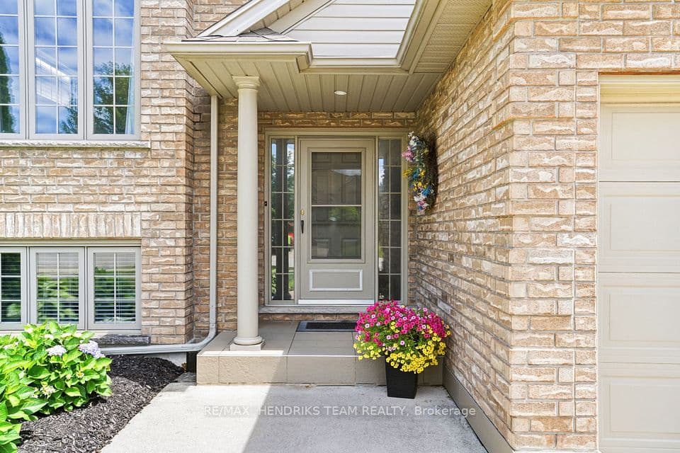7032 Kelly Drive, Niagara Falls, ON L2H 3J9 – photo 2