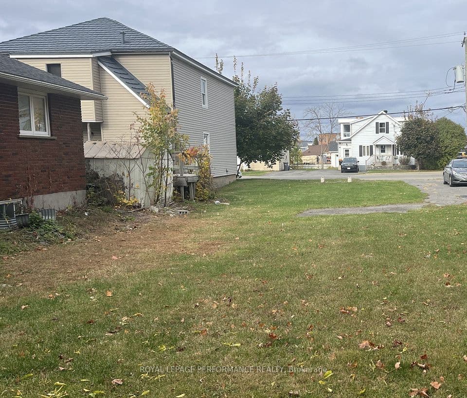 216-218 Nelson Street E, Hawkesbury, ON K6A 1L9 – photo 2