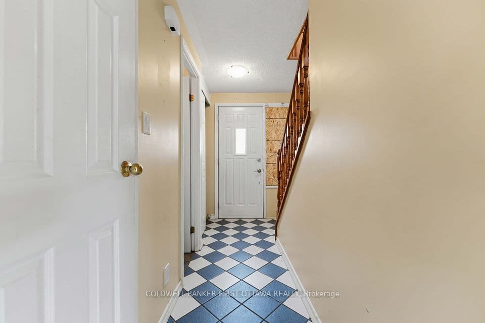 1532 Beaverpond Drive A, Cyrville - Carson Grove - Pineview, ON K1B 3R9 – photo 3