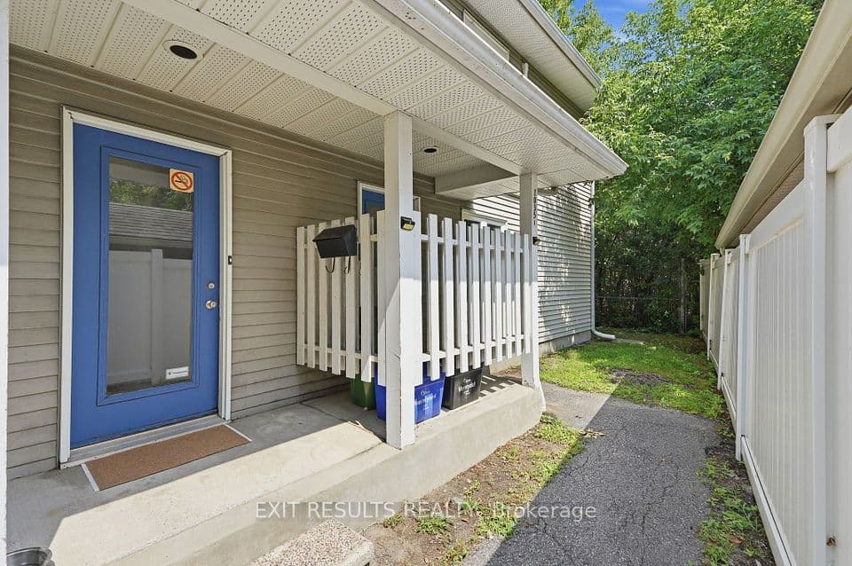 1035 - J Cummings Avenue 13, Cyrville - Carson Grove - Pineview, ON K1J 9K6 – main photo
