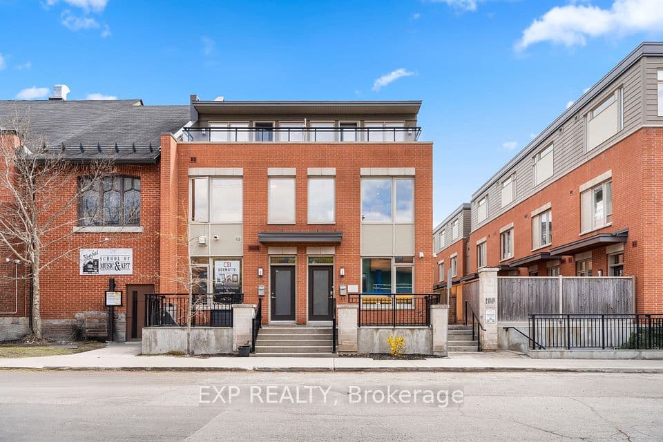 360 Ravenhill Avenue E, Carlingwood - Westboro and Area, ON K2A 1S5 – main photo