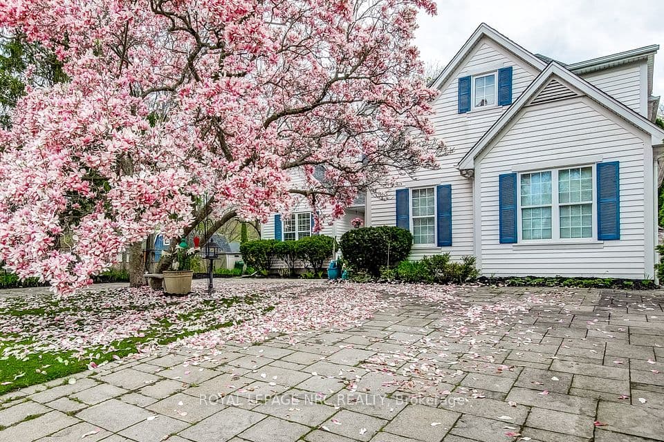 330 Gate Street, Niagara-on-the-Lake, ON L0S 1J0 – photo 2