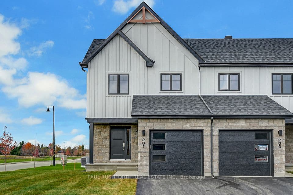 261 Peacock Drive, Russell, ON K4R 0A1 – main photo