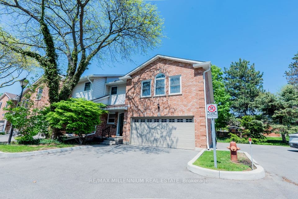 230 Meadowbrook Drive 11, Hamilton, ON L9G 4V2 – main photo