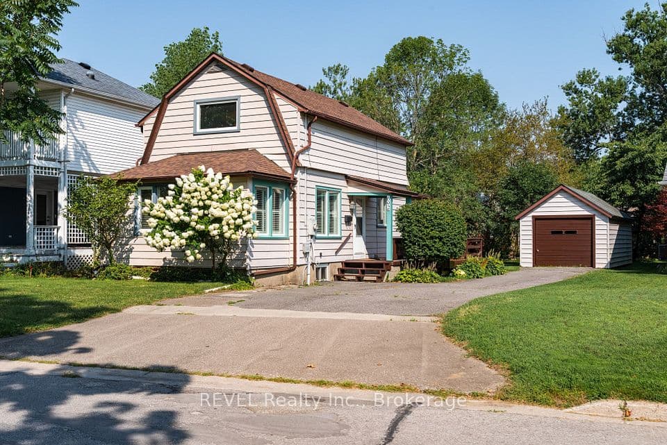 692 Lakeshore Road, Fort Erie, ON L2A 1C1 – main photo