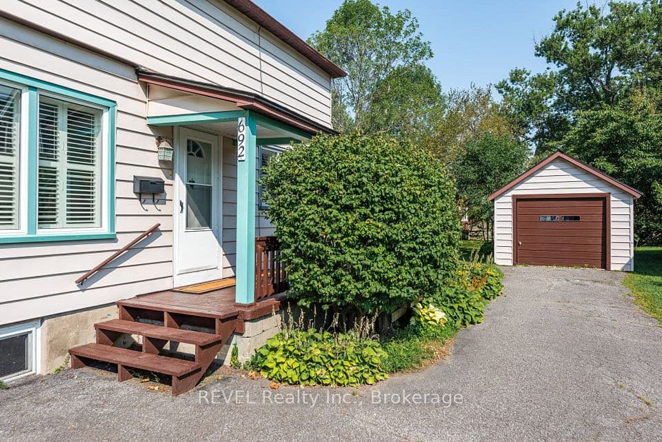 692 Lakeshore Road, Fort Erie, ON L2A 1C1 – photo 2