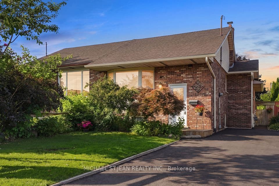 50 Adis Avenue, Hamilton, ON L9C 6V3 – main photo
