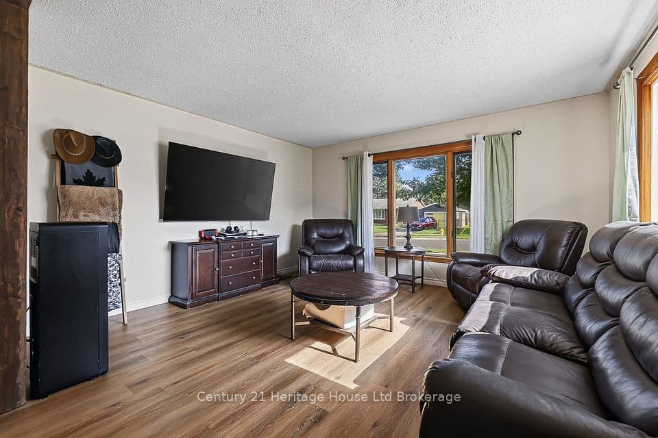 1037 Warwick Street, Woodstock, ON N4S 4S3 – photo 2