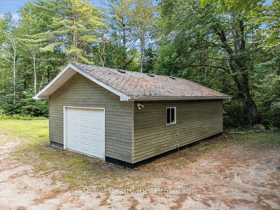 1326 Echo Lake Road, Lake of Bays, ON P0B 1A0 – photo 2