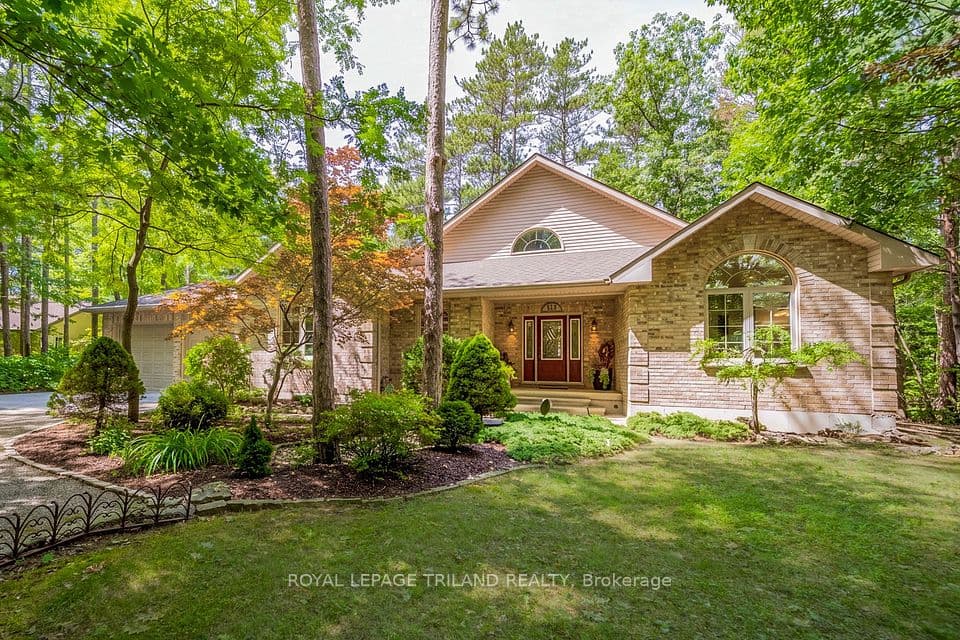 9958 Riverview Road, Lambton Shores, ON N0M 1T0 – main photo