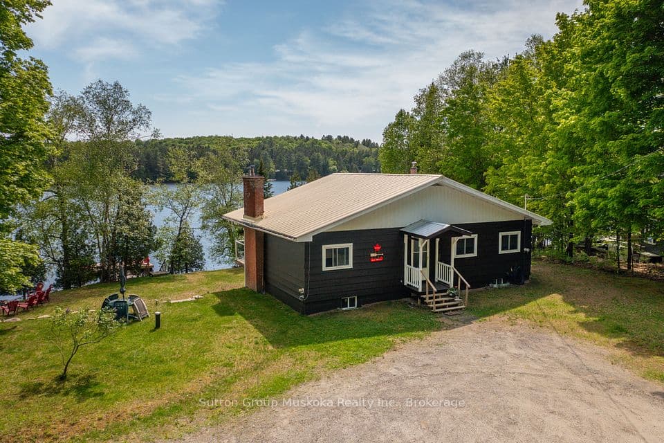 562 and 568 E East Waseosa Lake Road, Huntsville, ON P1H 2J4 – main photo