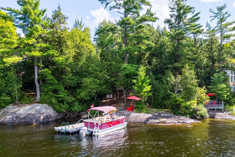 1061 Hurling Point Road, Muskoka Lakes, ON P0C 1A0 – main photo