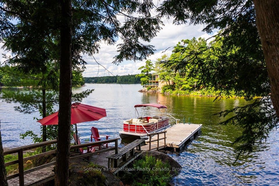 1061 Hurling Point Road, Muskoka Lakes, ON P0C 1A0 – photo 2