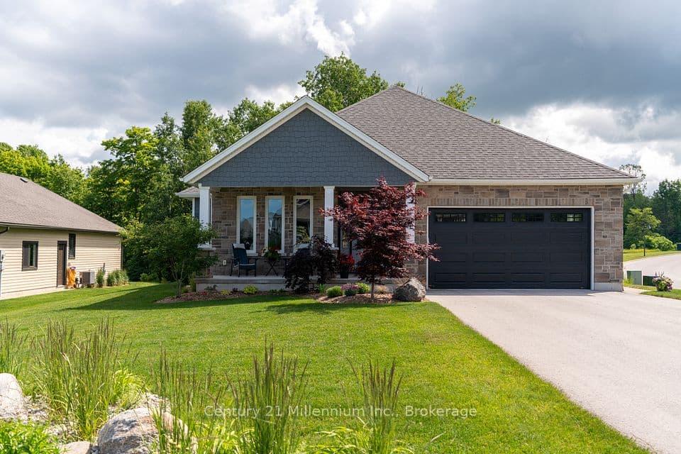 401 Algoma Crescent, Georgian Bluffs, ON N0H 1S0 – main photo