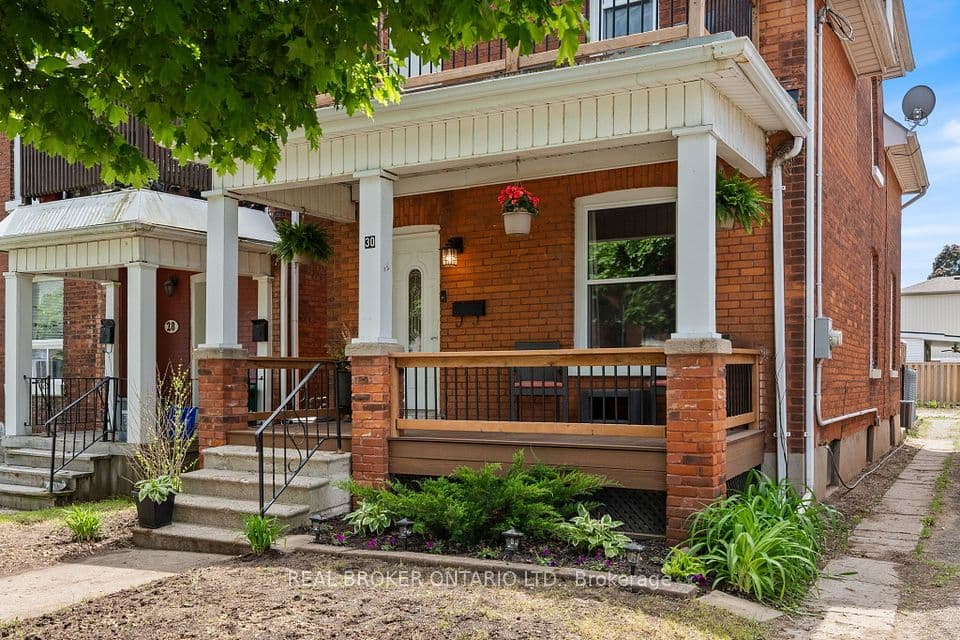 30 DUNDAS Street, Brantford, ON N3R 1R9 – photo 2