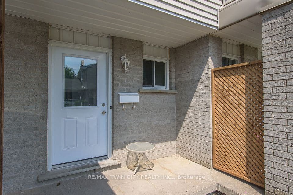 125 Sekura Crescent 13, Cambridge, ON N1R 8B4 – photo 3