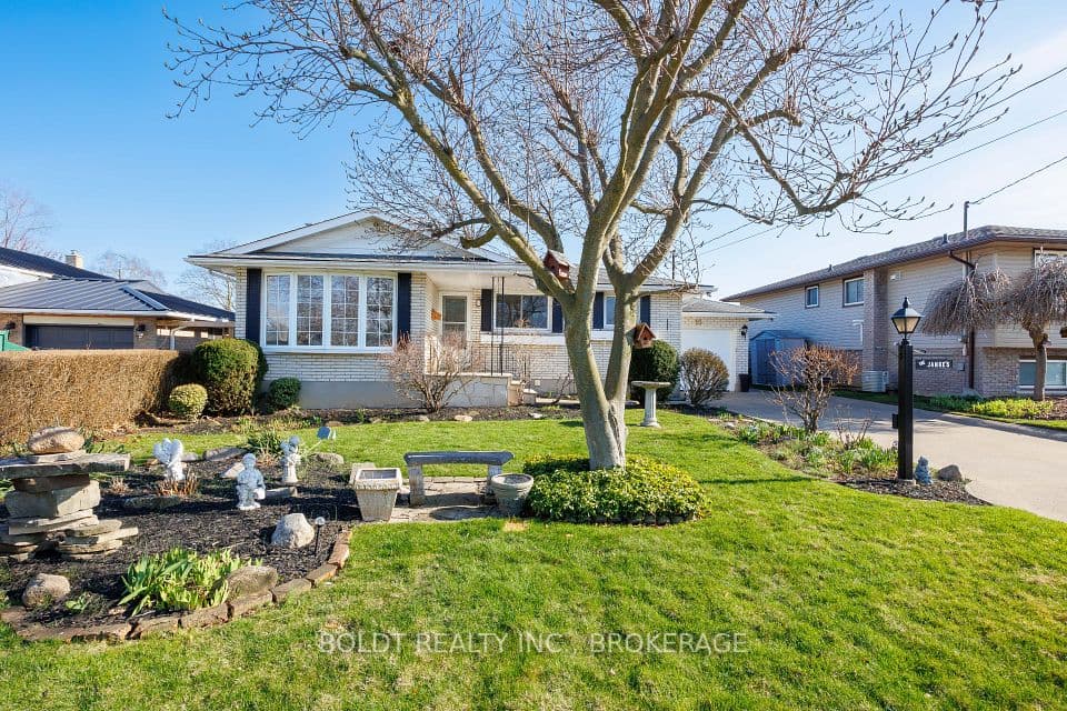 15 Nottingham Court, St. Catharines, ON L2M 1L6 – photo 2