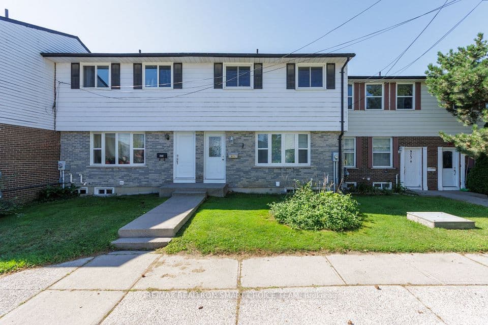 971 Oakview Avenue, Kingston, ON K7M 6W9 – main photo