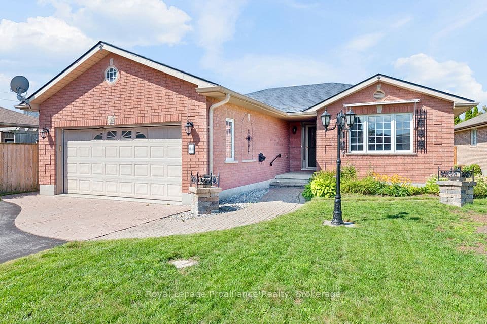 4 Wilmot Court, Belleville, ON K8P 5H1 – main photo