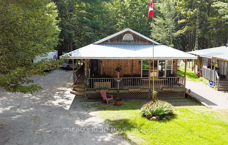 1062 4 Seasons Road, Gravenhurst, ON P0E 1N0 – main photo