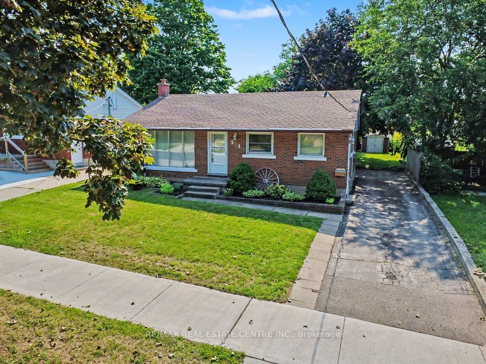 209 Franklin Street S, Kitchener, ON N2C 1R8 – main photo