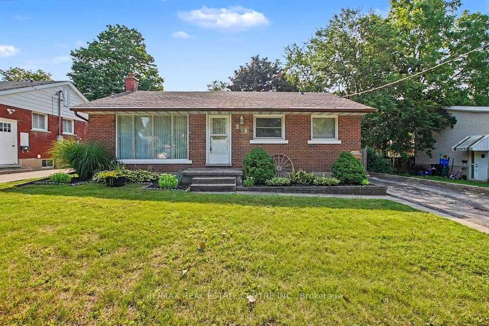 209 Franklin Street S, Kitchener, ON N2C 1R8 – photo 2