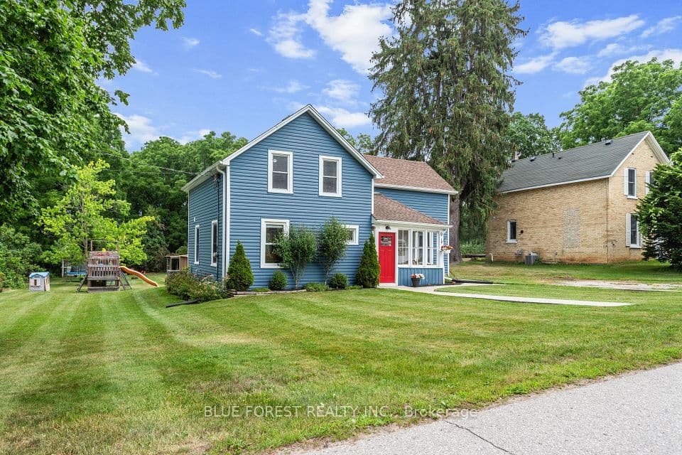 9 Union Street E, Lambton Shores, ON N0M 1B0 – main photo