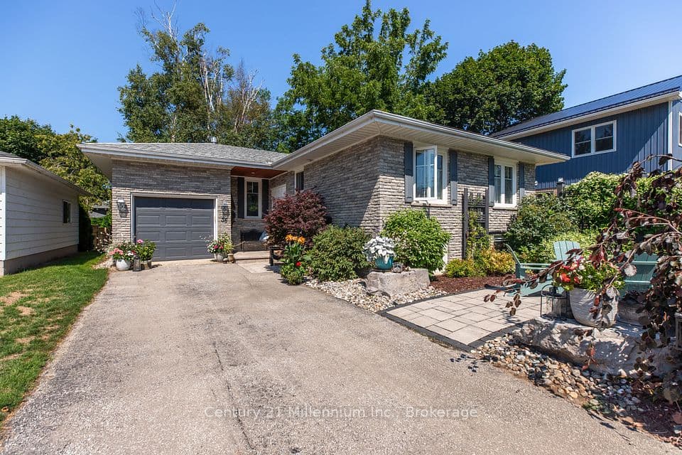 36 N Huron Street N, Saugeen Shores, ON N0H 2L0 – main photo