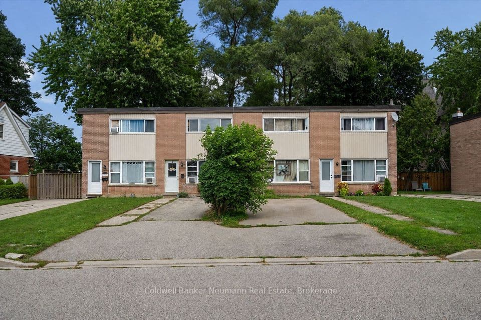 1561-1567 Queenston Road, Cambridge, ON N3H 3L8 – main photo
