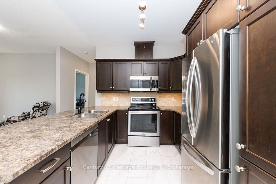 2799 St. Paul Avenue 311, Niagara Falls, ON L2J 2L3 – photo 3