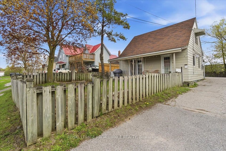 61 Delaney Street, Quinte West, ON K8V 4L7 – photo 2