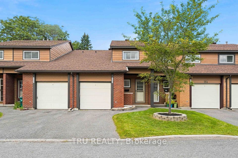 2154 Orient Park Drive, Blackburn Hamlet, ON K1B 4V9 – main photo