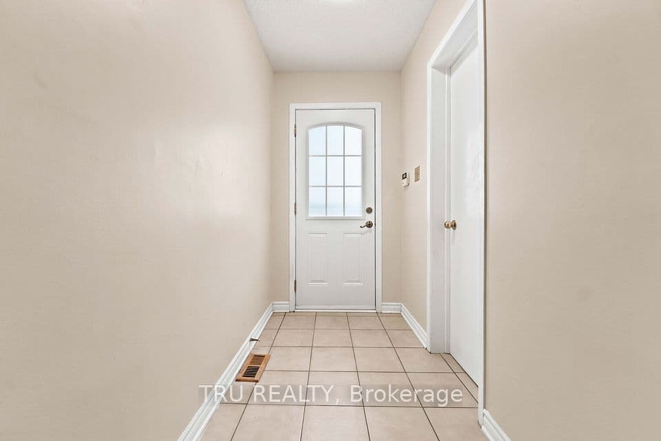 2154 Orient Park Drive, Blackburn Hamlet, ON K1B 4V9 – photo 3