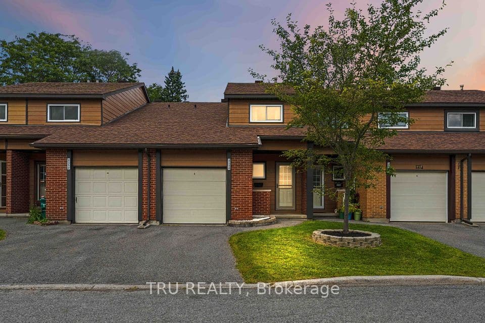 2154 Orient Park Drive, Blackburn Hamlet, ON K1B 4V9 – photo 2