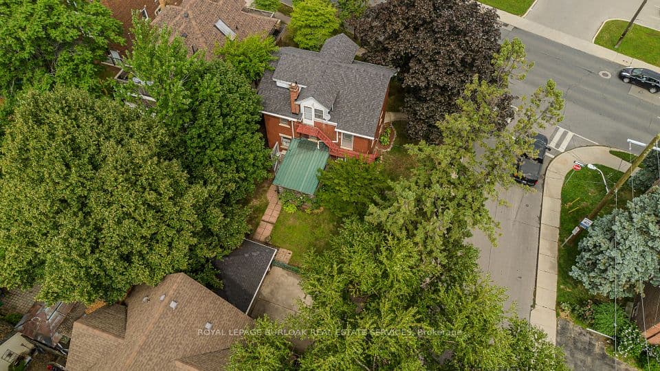 1088 King Street E, Hamilton, ON L8M 1E3 – main photo