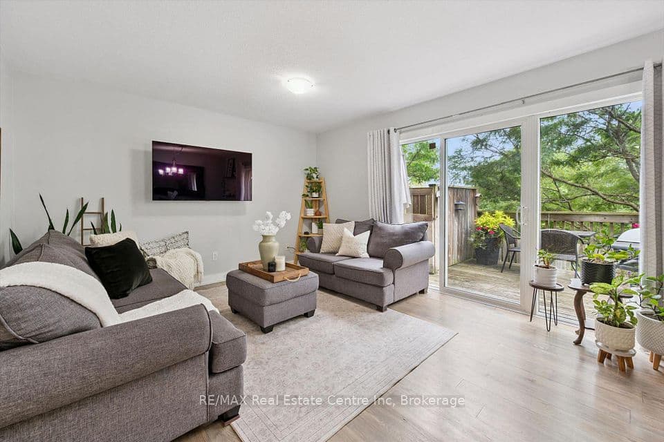 31 SCHRODER Crescent 21, Guelph, ON N1E 7M6 – photo 3