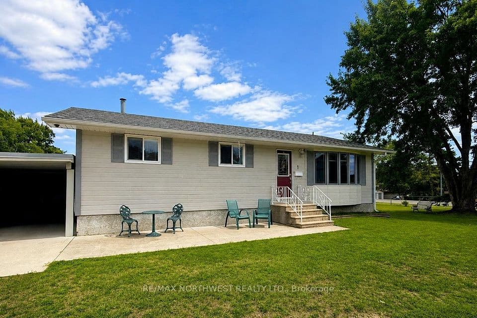1 Kirkpatrick Avenue, Kenora, ON P9N 4K5 – main photo