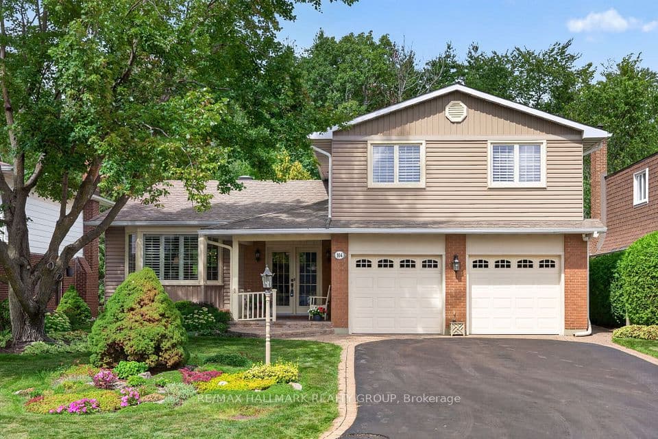 104 Northpark Drive, Blackburn Hamlet, ON K1B 4V3 – main photo