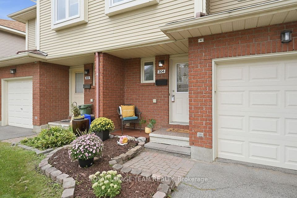304 Valade Crescent, Orleans - Cumberland and Area, ON K4A 2X3 – photo 3