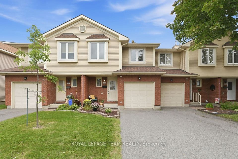 304 Valade Crescent, Orleans - Cumberland and Area, ON K4A 2X3 – photo 2