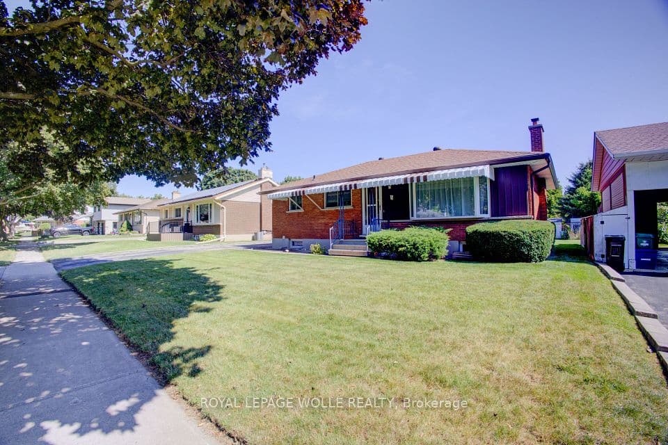 52 Queenston Crescent, Kitchener, ON N2B 2V5 – photo 2
