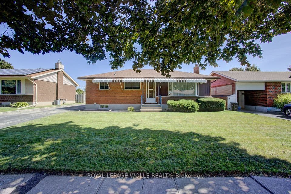 52 Queenston Crescent, Kitchener, ON N2B 2V5 – main photo