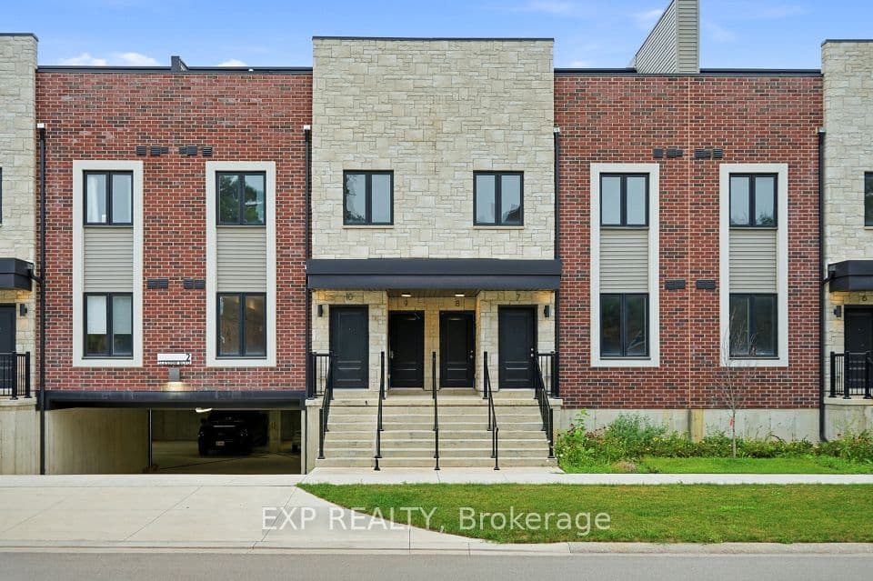 2 Slessor Boulevard 10, Grimsby, ON L3M 5J4 – photo 2