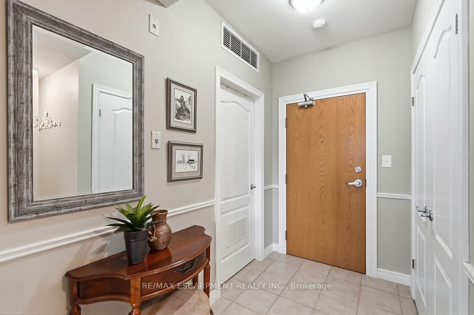 59 CRITZIA Drive 202, Hamilton, ON L0R 1W0 – photo 3