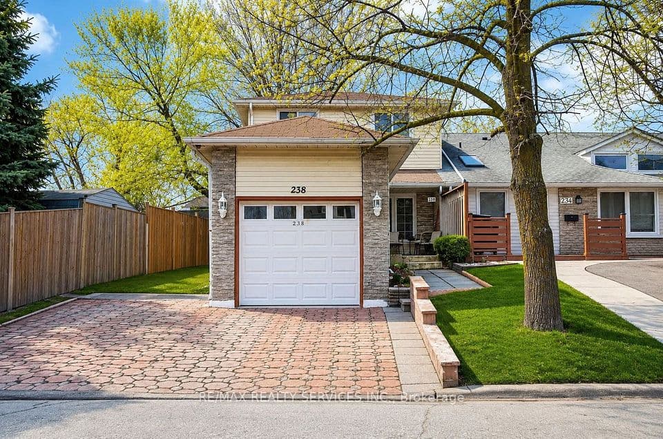 238 Linden Drive, Cambridge, ON N3H 4Y2 – main photo
